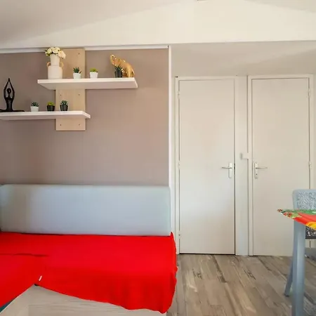 Confortable A Avec Terrasse Et Parking Inclus